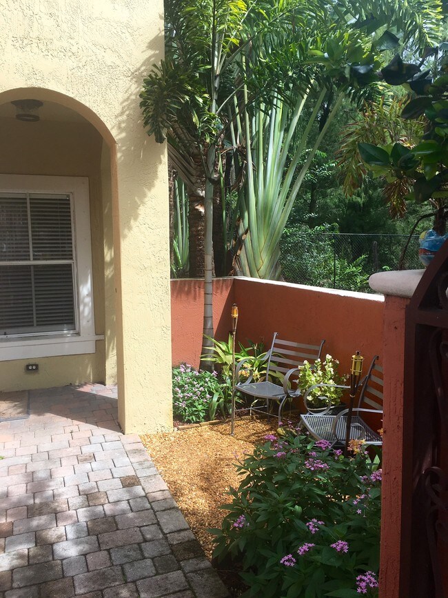 Courtyard - 3126 Merrick Terrace