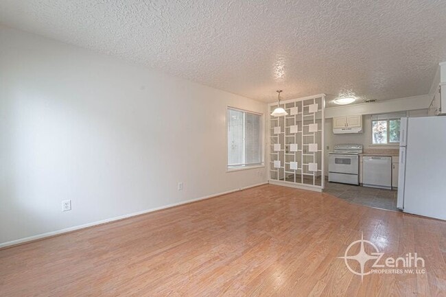 Building Photo - 8412 SE Meadow Ln