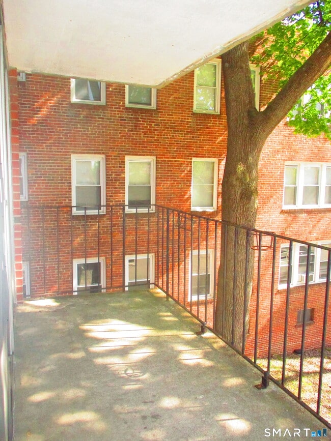 Foto del edificio - 87 Glenbrook Rd