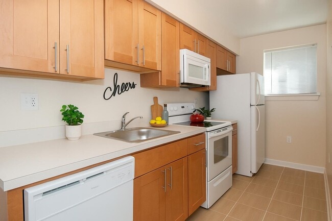 Building Photo - Tanglewood Apartments