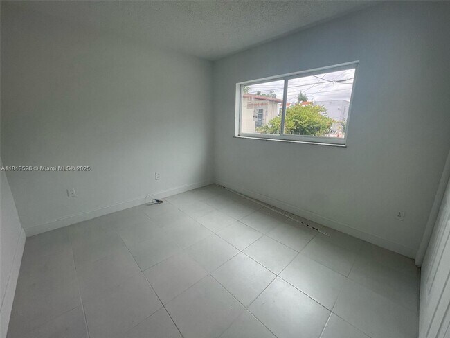 Foto del edificio - 2622 NW 24th St