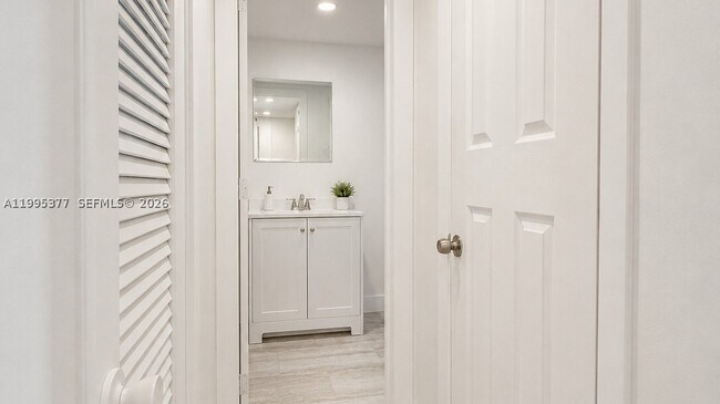 Foto del edificio - 6445 NW 2nd Pl