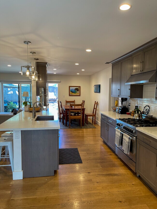 Building Photo - 3910 Maricopa Dr