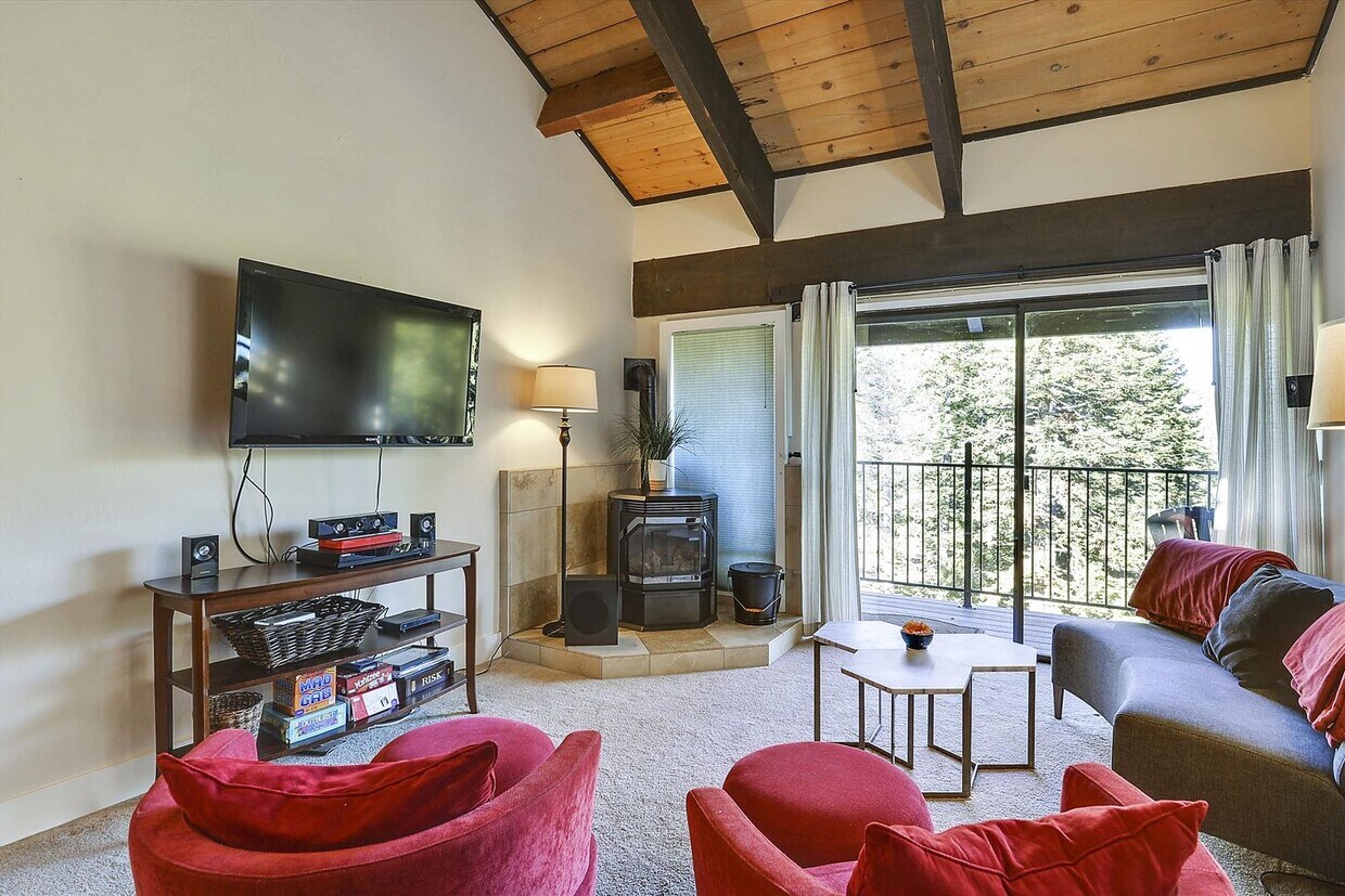 Primary Photo - Alpine Meadows 3 bedroom + loft ski lease