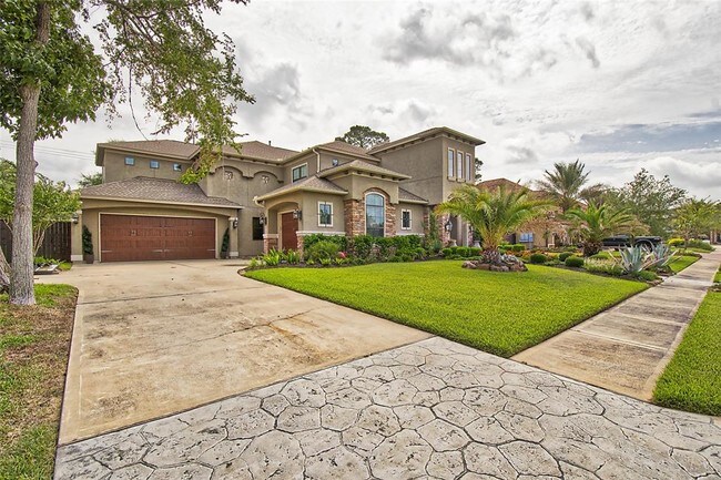 Building Photo - 2205 Nemes Ln