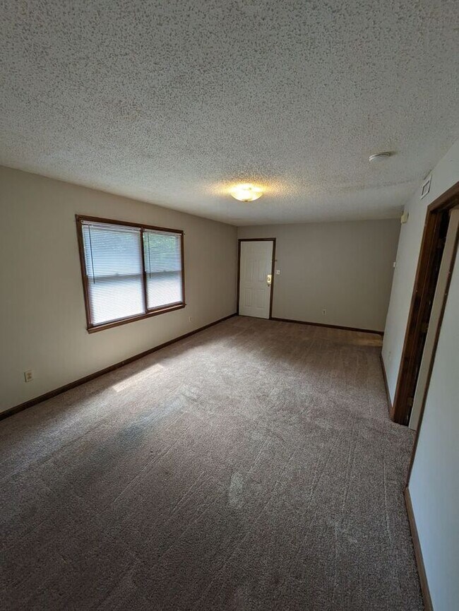 Foto del edificio - 1BD/1BA Upstairs Unit at Westmont