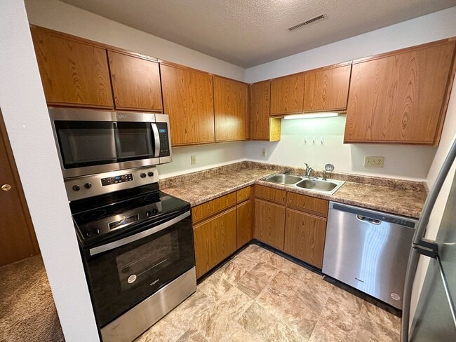 Interior Photo - 225 Hyland