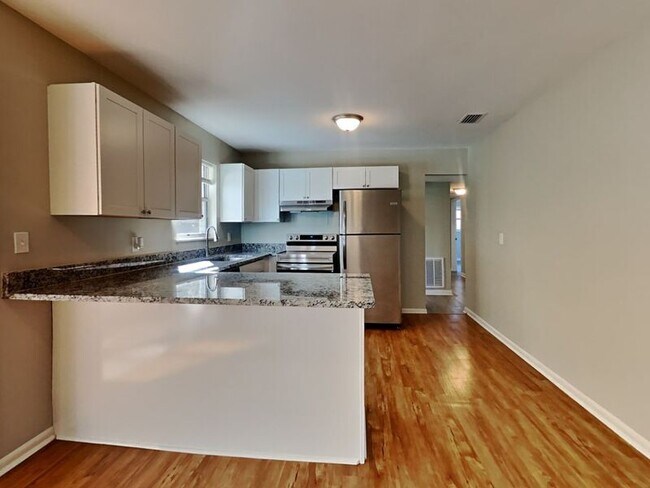 Building Photo - 3525 Cesery Blvd