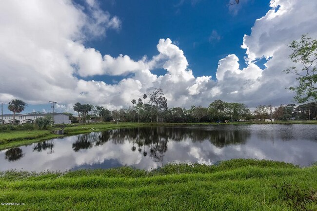 Foto del edificio - 762 Aquatic Dr