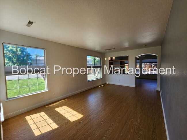 Foto del edificio - 1240 Flintwood Dr