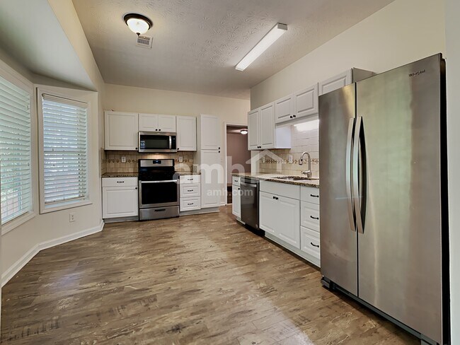 Foto del edificio - 5810 Stephens Mill Dr