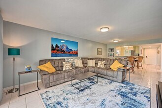 Building Photo - 320 Horse Creek Dr