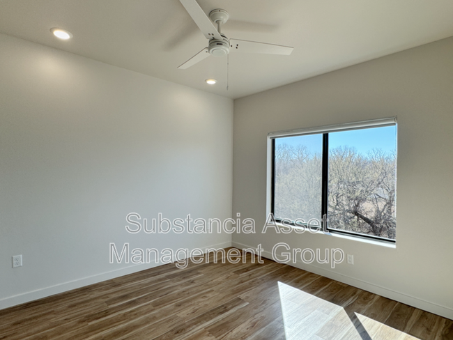 Foto del edificio - 1653 Midtown Pl