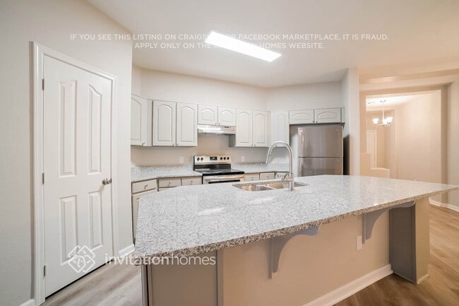 Building Photo - 7060 W Glenn Dr