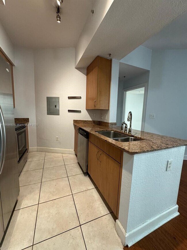 Foto del edificio - 1830 Radius Dr