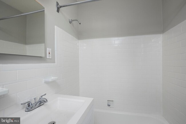 Foto del edificio - 22 N Belle Grove Rd