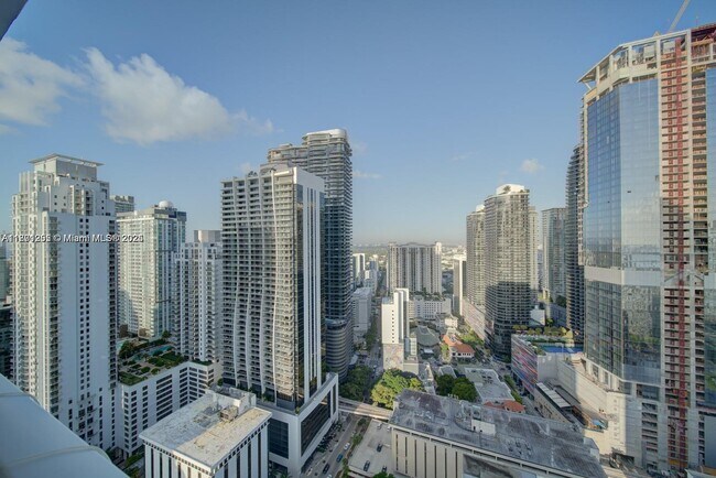 Building Photo - 951 Brickell Ave