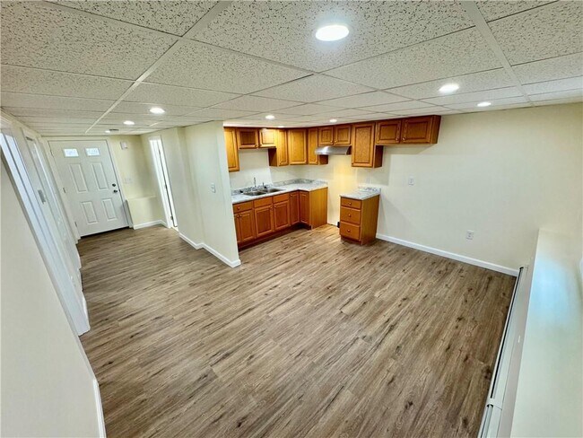 Building Photo - 32 Silva St