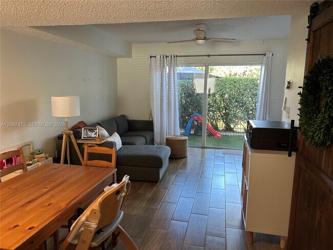 Foto del edificio - 128 Riviera Cir