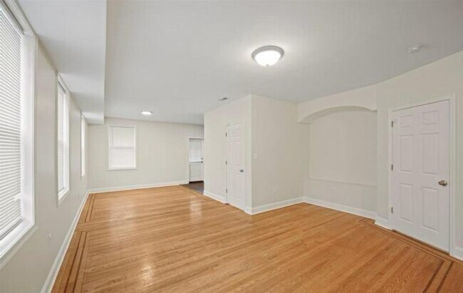 Building Photo - Available Now- Beautiful 3 Bedroom, 2 Bath Home in Baltimore, MD!