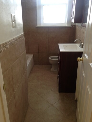 Interior Photo - 16805-16813 Baylis St