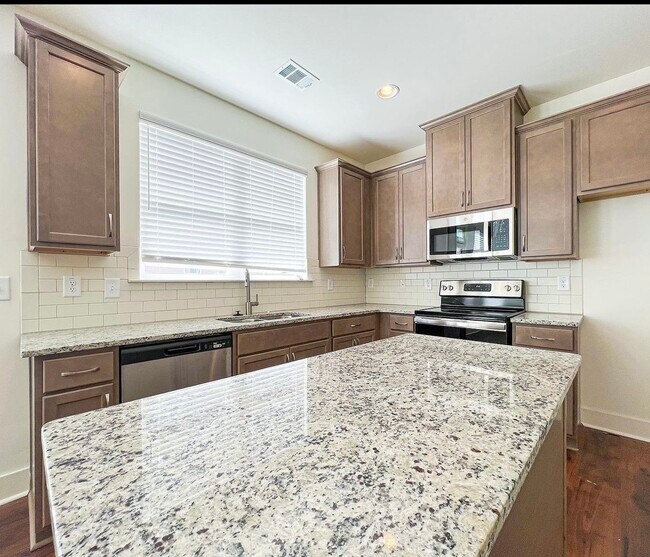 Foto del edificio - 7641 Squire Ct