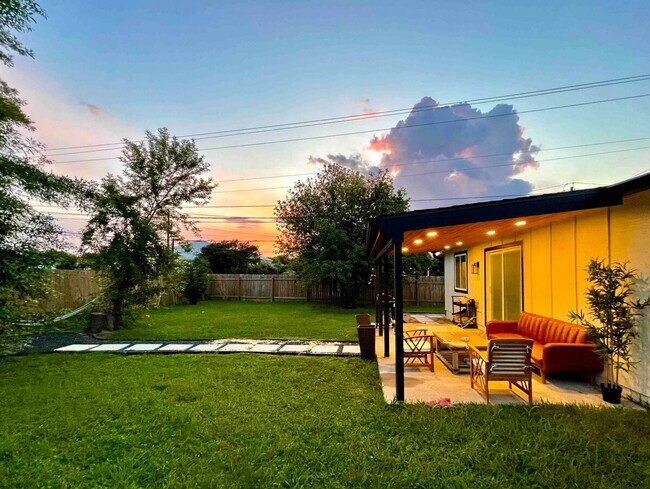 Foto del edificio - 512 Eberhart Ln