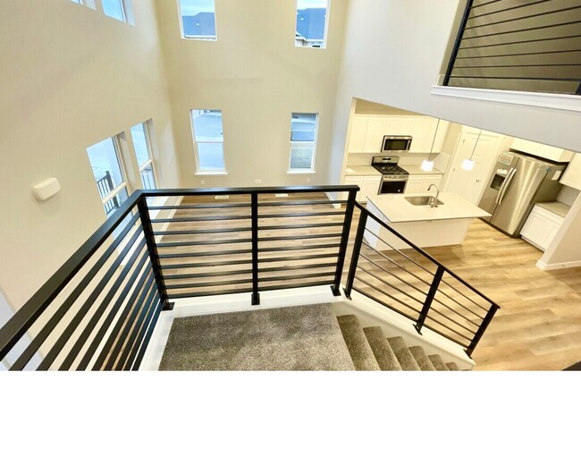 Building Photo - Spacious 3-Bedroom End-Unit Townhome in He...