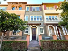 Building Photo - 131 Burbank St