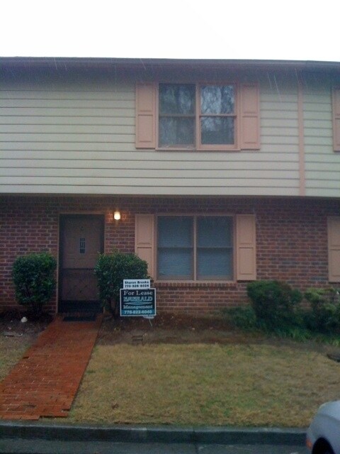 Primary Photo - 2170 Kings Gate Cir SW