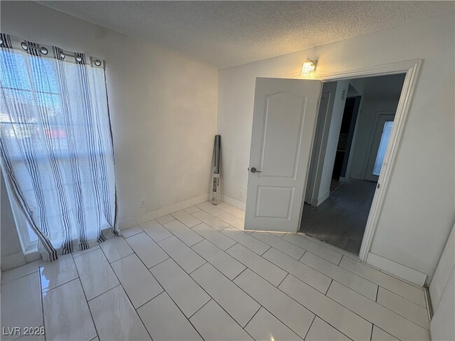 Foto del edificio - 6215 Don Zarembo Ave