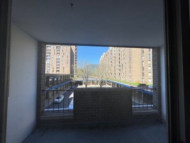 Foto del edificio - 77 Pond Ave