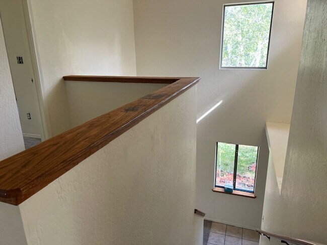 Building Photo - Newly Remodeled Townhome on Pine Cliff Drive