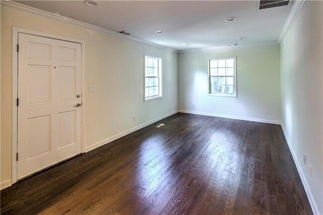 Foto del edificio - 787 Berkeley Ave NW