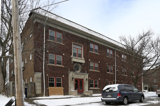Building Photo - Brooklyn Manor