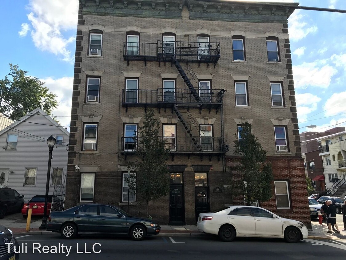 Primary Photo - 702 Bergenline Ave