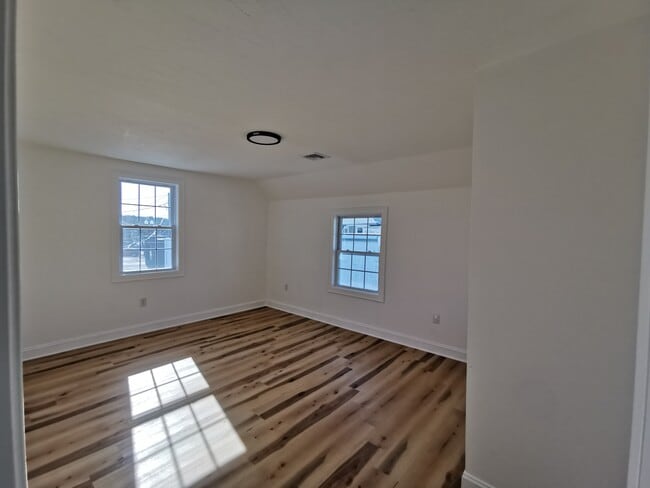 Building Photo - 11 Willet St