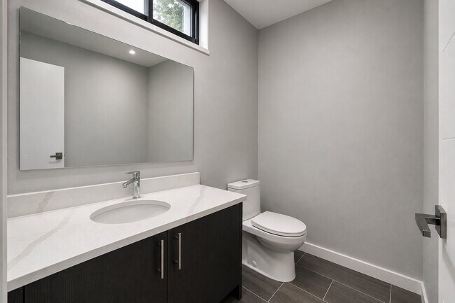 Building Photo - 2413 N 7th St