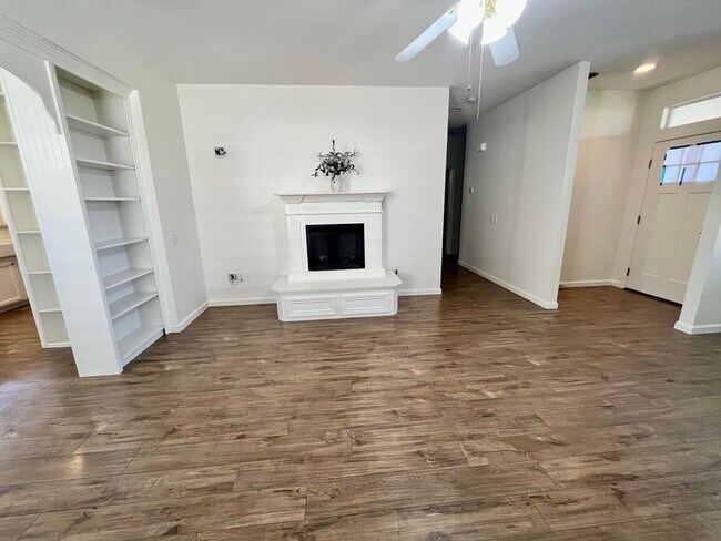 Foto del edificio - Two Bedroom Home for Rent in Sun City Roseville