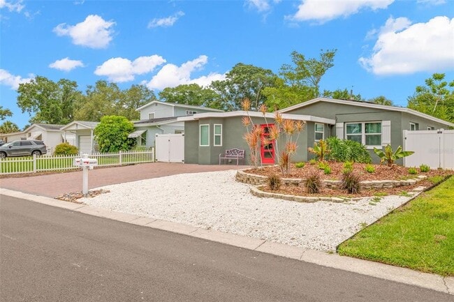 Building Photo - 10437 Cirimoya Ln