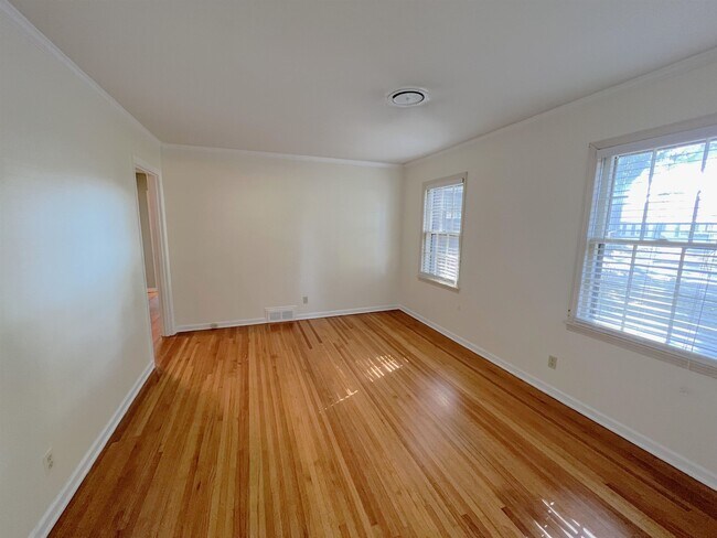 Building Photo - 1650 Dorset Dr
