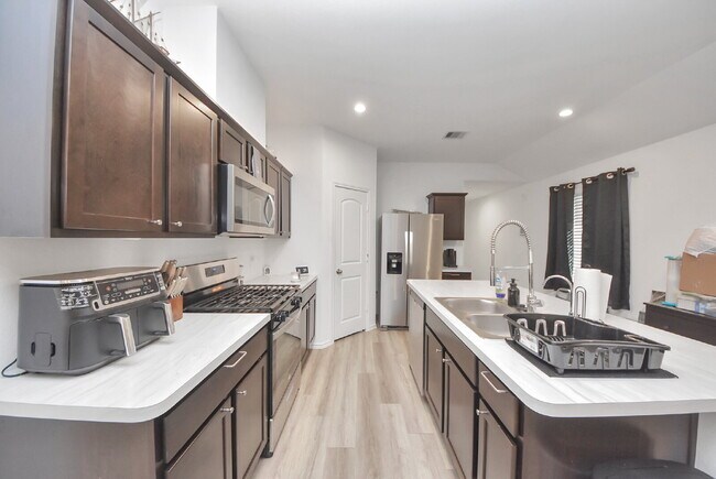 Building Photo - Like-New Legacy Park Home with Modern Style & Room to Unwind!
