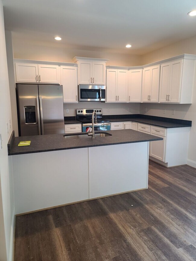 Building Photo - 5 Bed 4 Bath in Travelers Rest!!