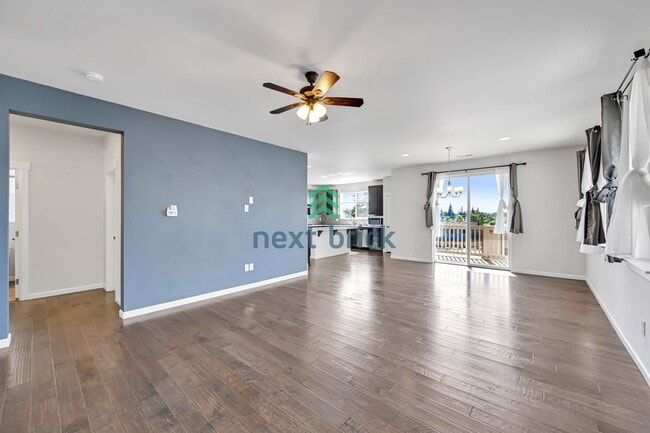 Building Photo - Spacious 5 bedrooms and 3 bathrooms Cul-de...
