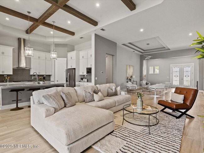Building Photo - 746 Glenneyre Cir