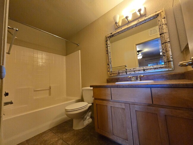 Building Photo - 2bd/2ba West-Flagstaff Condo -End-Unit - Near NAU/CCC! On NAU Bus Route! Students & Pets OK!! Ava...