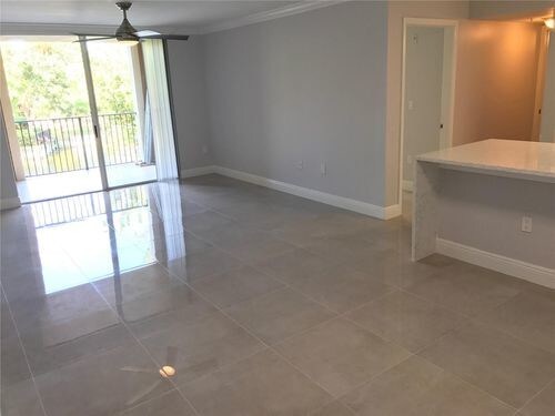 Foto del edificio - 4816 N State Road 7