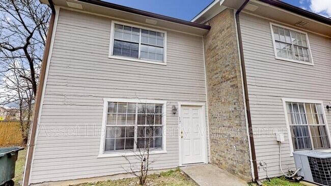 Building Photo - 1910 Barak Ln