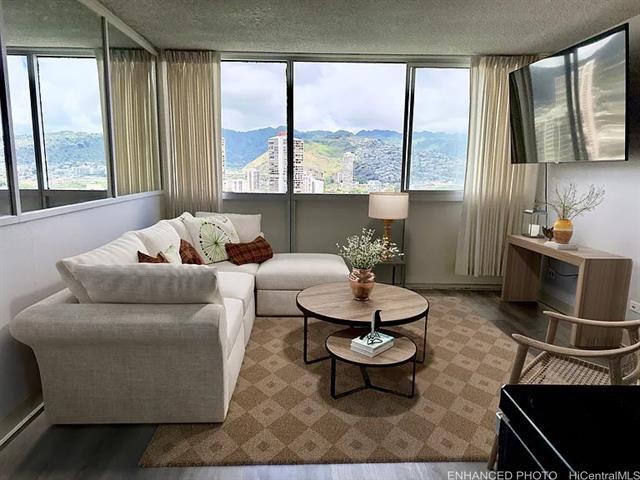 Building Photo - 2211 Ala Wai Blvd