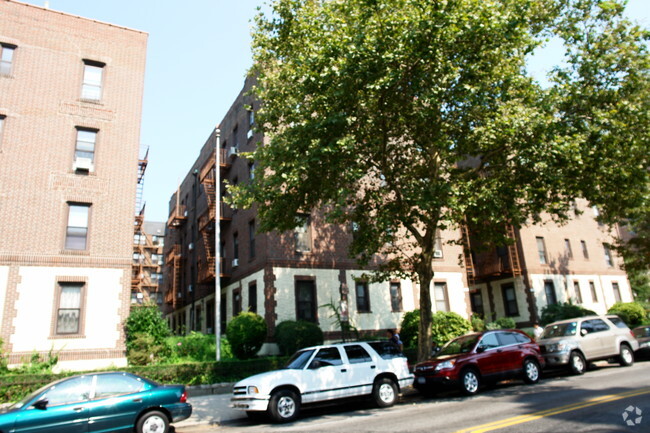 Building Photo - 14447 Roosevelt Ave